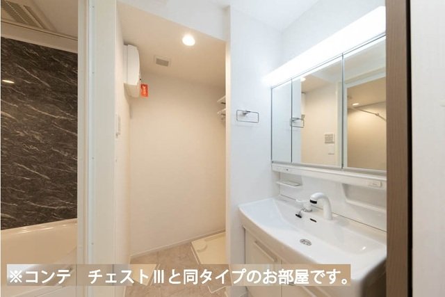 洗面設備　コンパクトで使いやすい洗面所