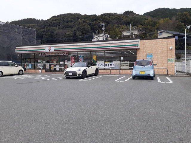 コンビニ　セブンイレブン福岡東入部8丁目（コンビニ）まで1300m