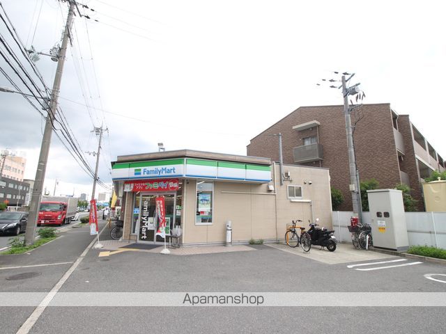 コンビニ　ファミリーマート（コンビニ）まで1649m