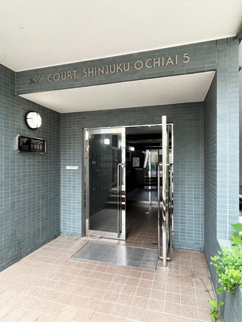 エントランス　清潔なエントランスです