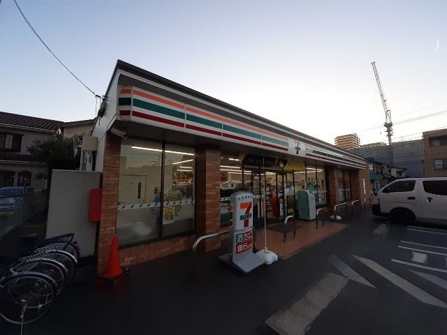 コンビニ　セブンイレブン（コンビニ）まで30m