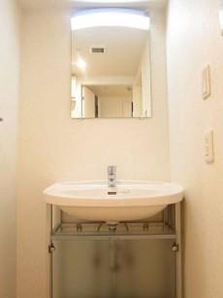 洗面設備　※別部屋の参考写真です。