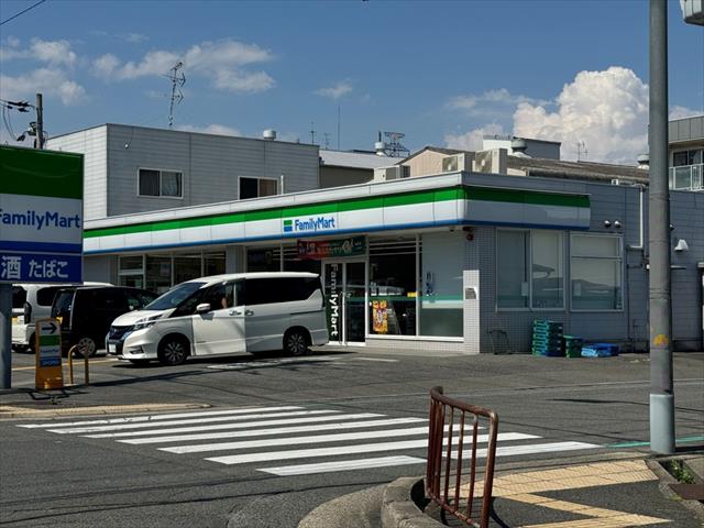 コンビニ　ファミリーマート枚方長尾家具町店（コンビニ）まで1210m