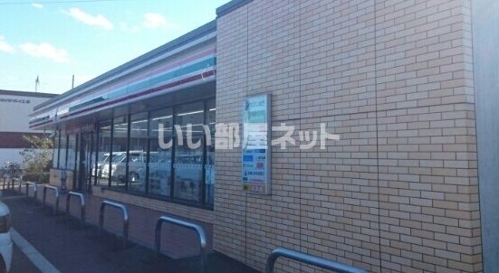 コンビニ　セブンイレブン朝霞宮戸4丁目店（コンビニ）まで807m