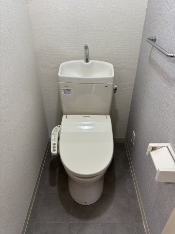 トイレ　温水洗浄便座付き♪