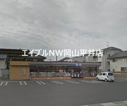 コンビニ　セブンイレブン岡山関店（コンビニ）まで562m