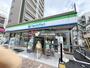 コンビニ　ファミリーマート新所沢駅東口店（コンビニ）まで90m