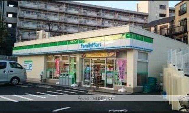 コンビニ　ファミリーマート（コンビニ）まで300m