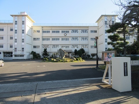 中学校　富士市立富士南中学校（中学校）まで649m