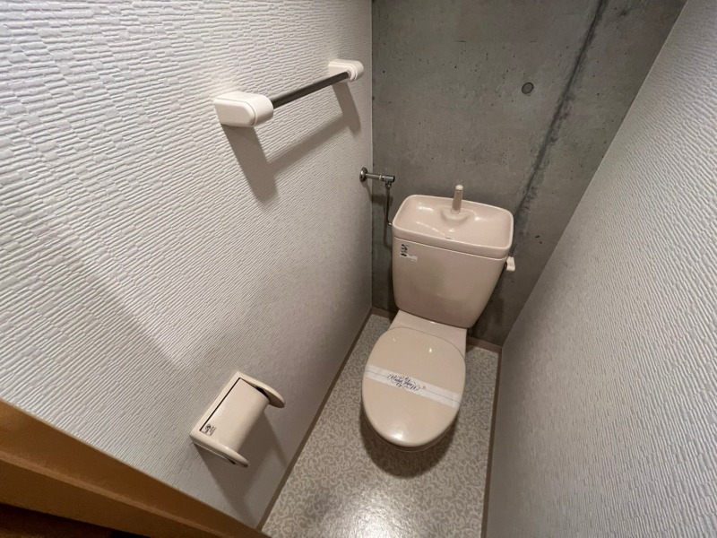 トイレ　ウォシュレット機能がついたトイレです。安心して使用できますね