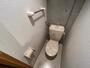 トイレ　ウォシュレット機能がついたトイレです。安心して使用できますね