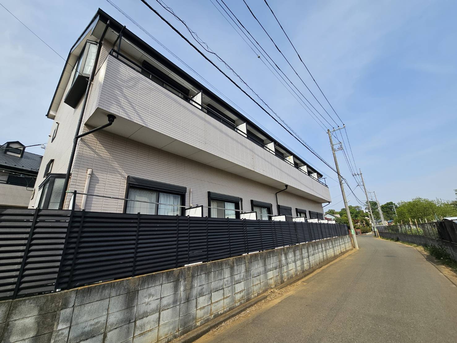 建物外観　陽当たり確保できます。