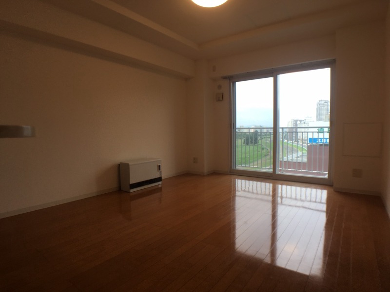 居室・リビング　広くてキレイなお部屋が広がっていて、充実した生活が送れそう。