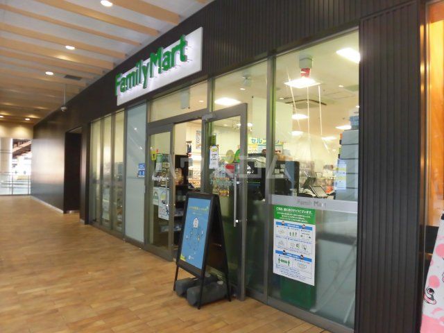 コンビニ　ファミリーマート セレオ八王子店（コンビニ）まで517m