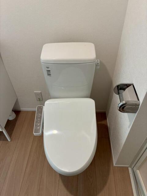 トイレ　玄関
