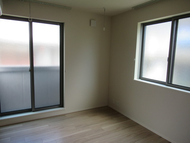 その他部屋・スペース　２面採光なので、明るく風通しのよい過ごしやすいお部屋です♪