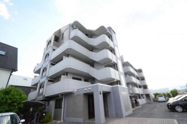 建物外観　モニター付きインターホンついてます♪
