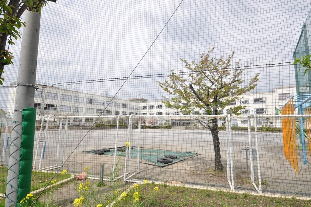 小学校　足立区立花畑小学校（小学校）まで670m