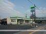 コンビニ　ファミリーマート八日市東浜店（コンビニ）まで305m