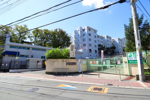 小学校　吹田市立南山田小学校（小学校）まで882m