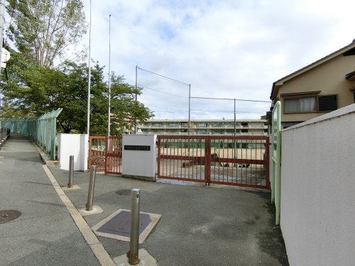 中学校　吹田市立山田中学校（中学校）まで1217m