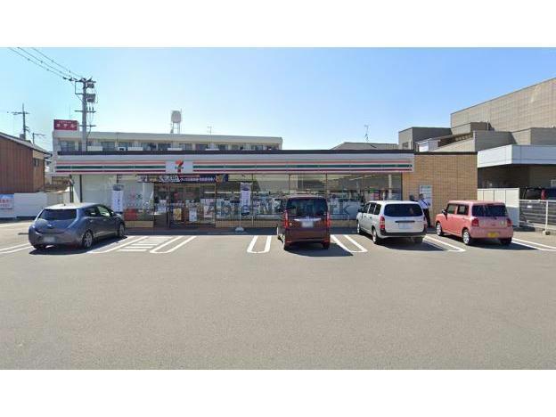 コンビニ　セブンイレブン伊予市郡中店（コンビニ）まで863m