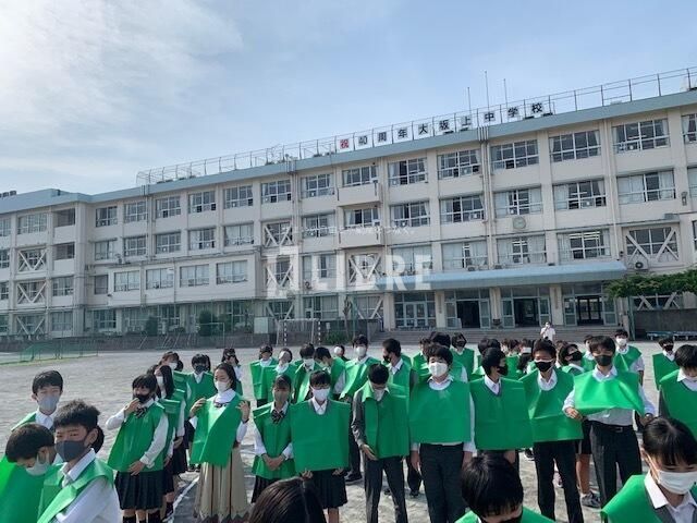 中学校　日野市立大坂上中学校（中学校）まで590m
