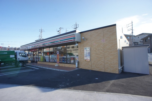 コンビニ　セブンイレブン奈良三室病院前店（コンビニ）まで744m