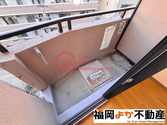 バルコニー　外からの目が気にならないバルコニーで洗濯物が干せます