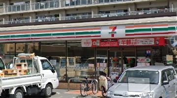 コンビニ　セブンイレブン 大阪三国本町3丁目店（コンビニ）まで448m