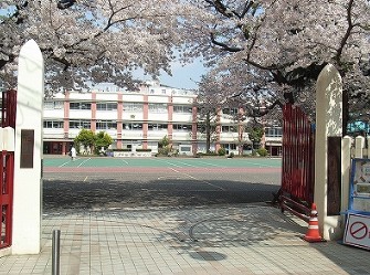 小学校　赤羽小学校（小学校）まで394m