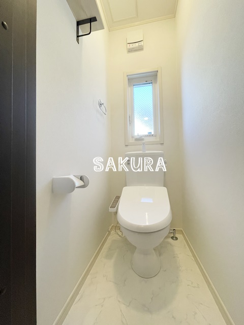 トイレ　落ち着いた色調のトイレです♪