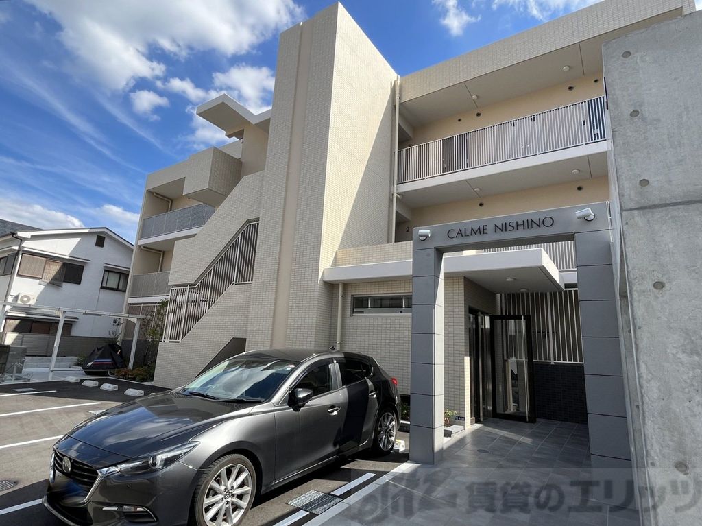 建物外観　駐車場