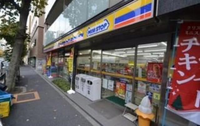 コンビニ　ミニストップ新宿大京町店（コンビニ）まで132m