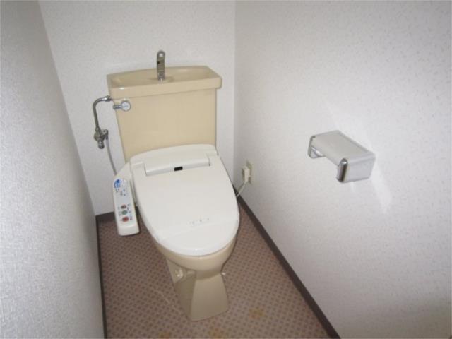 トイレ　トイレには快適な温水洗浄便座付