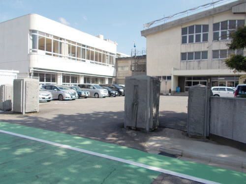 中学校　明倫中学校（中学校）まで550m
