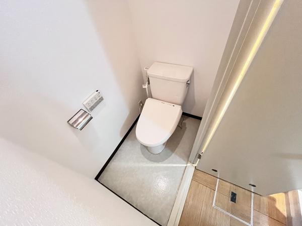 トイレ　※同物件内の別のお部屋の写真になります