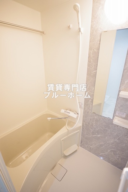 バス・シャワールーム　浴室乾燥機付きのバスルーム！