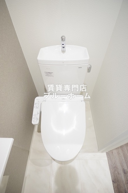 トイレ　温水洗浄機能付き便座！