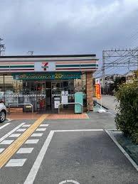 コンビニ　セブンイレブン 初芝駅東店（コンビニ）まで494m