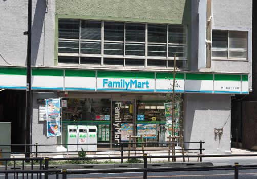 コンビニ　ファミリーマート 西日暮里二丁目店（コンビニ）まで215m