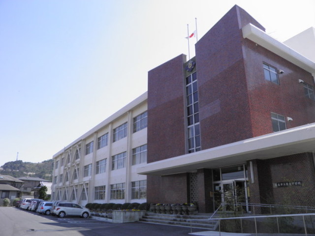中学校　栗東中学校（中学校）まで2100m