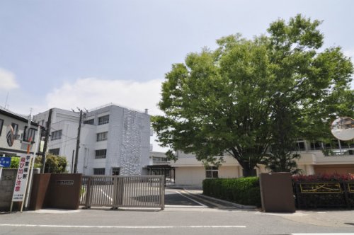 中学校　嵐山町立菅谷中学校（中学校）まで533m
