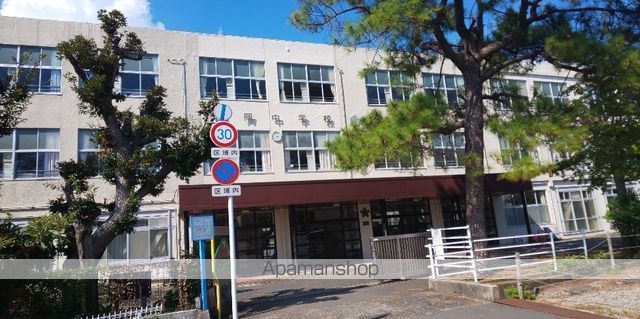 中学校　大岡中学校（中学校）まで258m