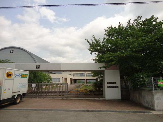 中学校　亀岡市立大成中学校（中学校）まで334m