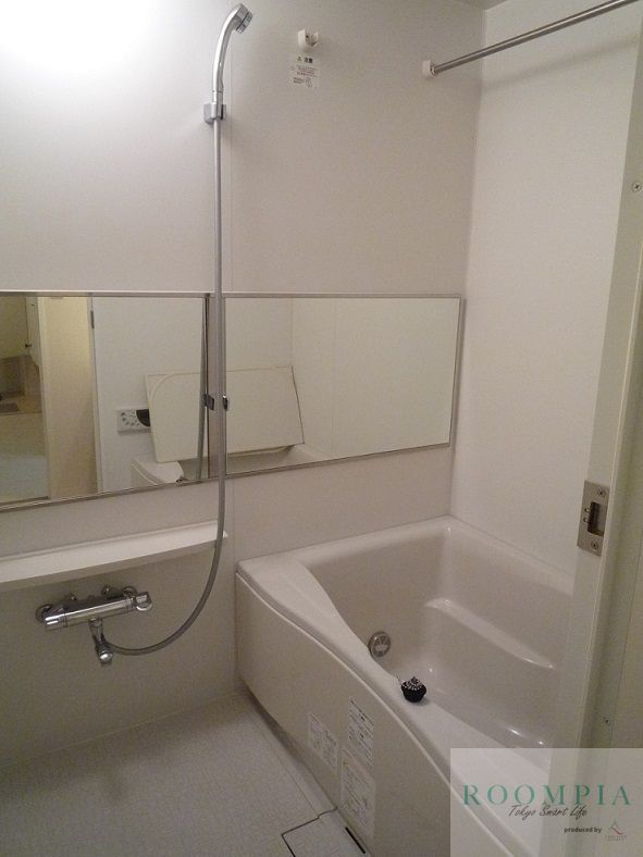 バス・シャワールーム　※同タイプの別のお部屋です。