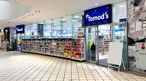 ドラックストア　トモズ横浜ベイクォーター店（ドラッグストア）まで769m
