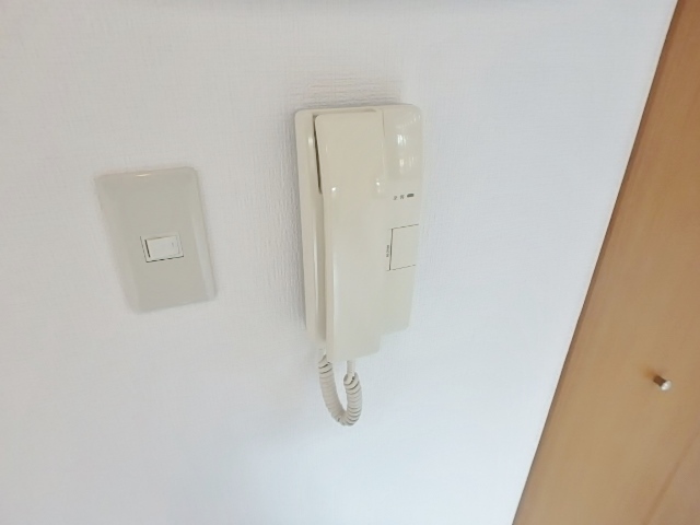 セキュリティ　同建物の別部屋の写真です。