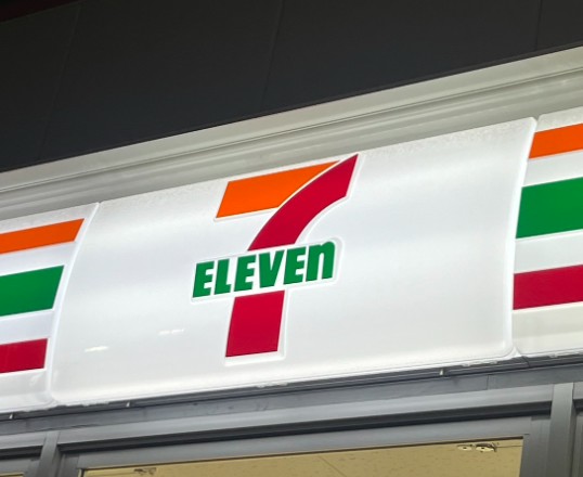 コンビニ　セブンイレブン 人形町駅西店（コンビニ）まで263m