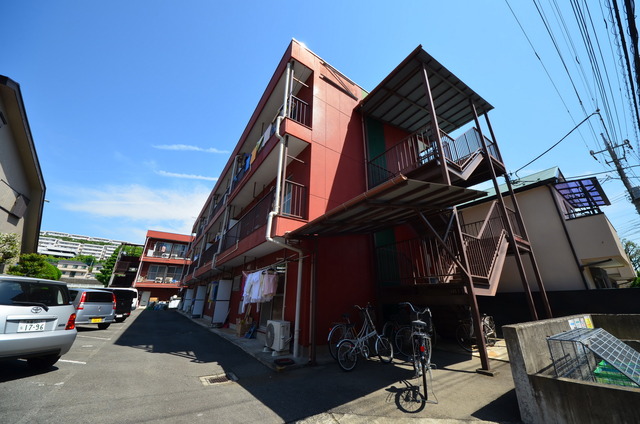 建物外観　★住宅地に建つ、レトロなマンションです★
